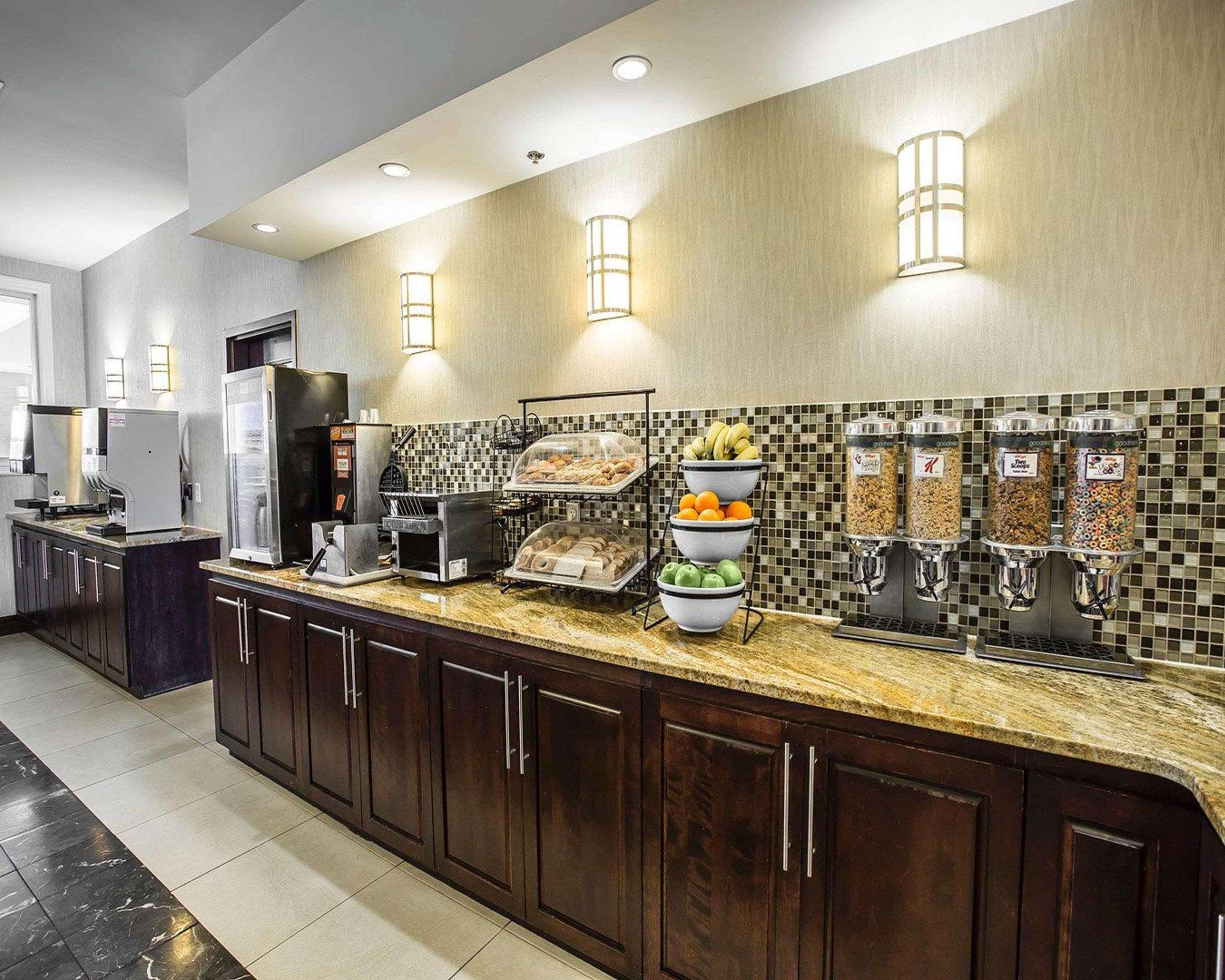 Comfort Hotel Bayer'S Lake Timberlea Extérieur photo
