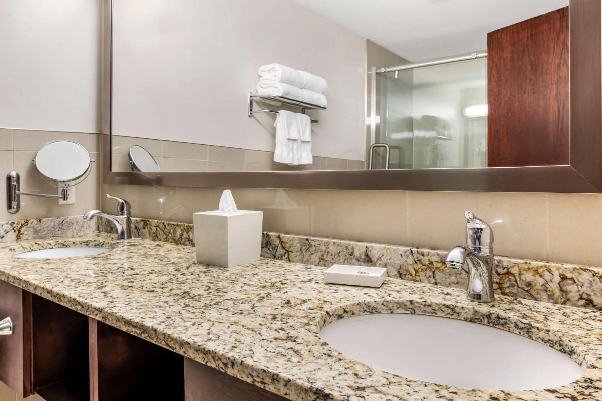 Comfort Hotel Bayer'S Lake Timberlea Extérieur photo